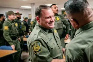 Renuncia jefe de la Patrulla Fronteriza de Estados Unidos tras 37 años de servicio