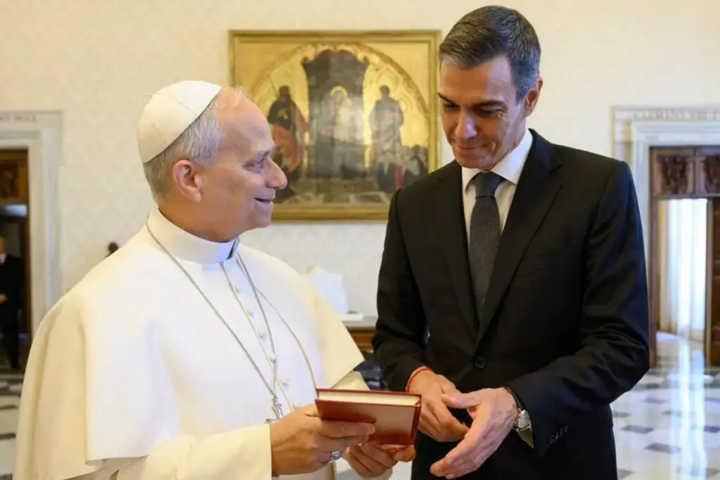 Presidente de España se reúne con el papa León XIV en el Vaticano