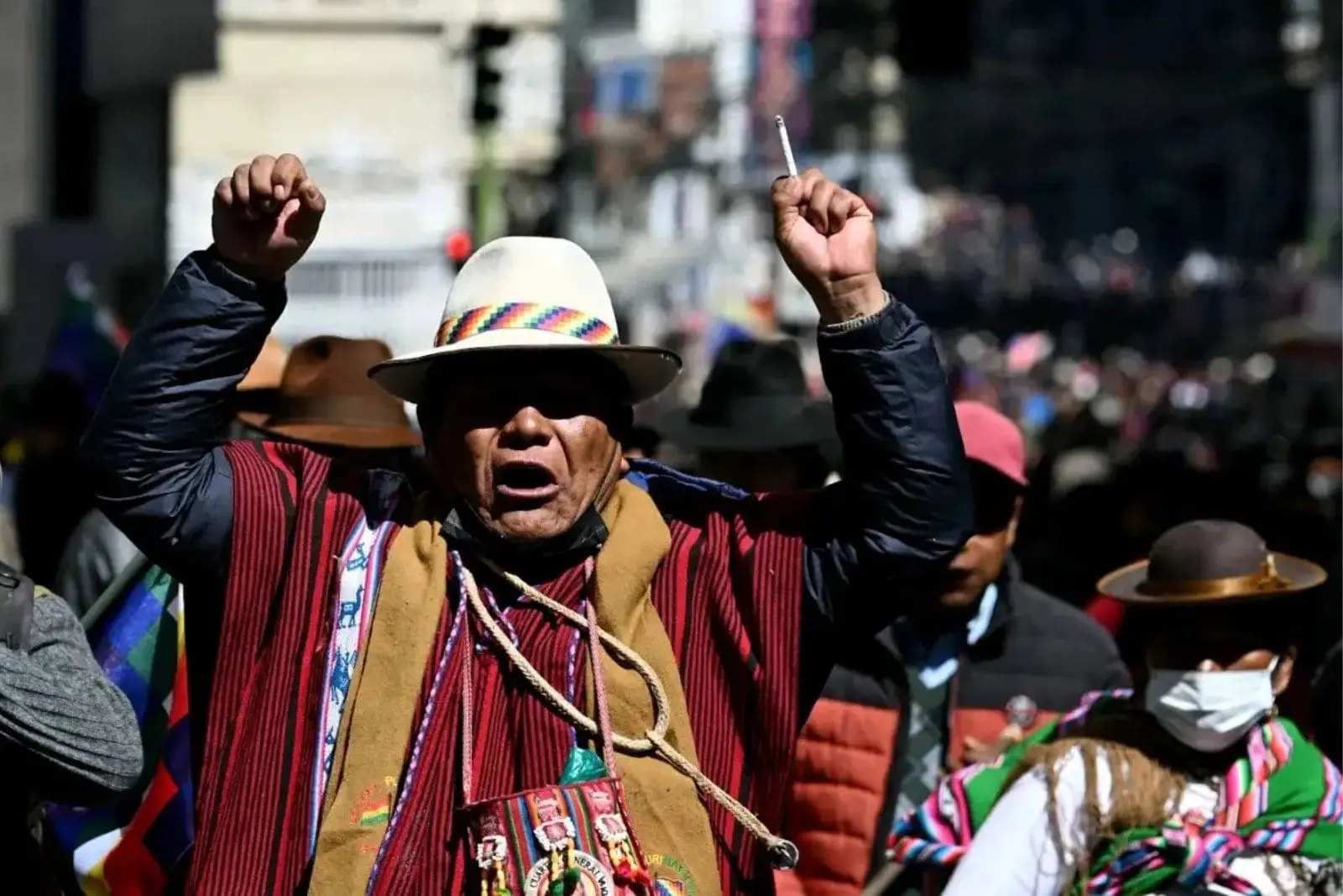 Bolivia: protestan cientos de pobladores contra el gobierno de Rodrigo Paz