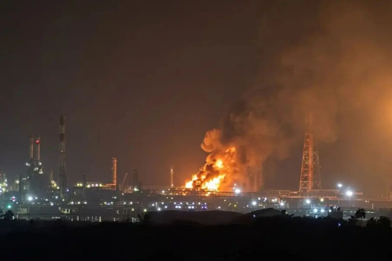 Explosión en refinería de Salina Cruz deja ocho trabajadores heridos