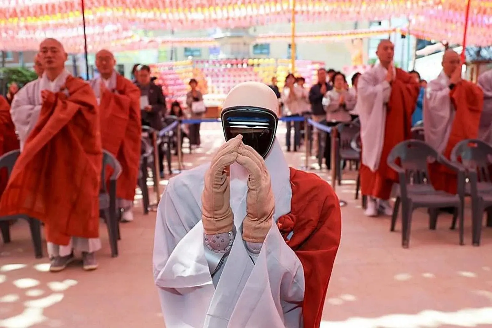 Corea del Sur presenta al primer robot monje budista del mundo