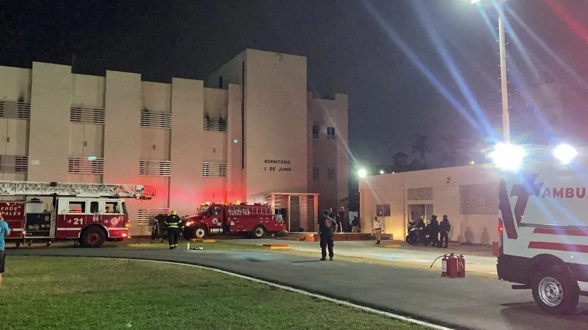Incendio en Escuela Náutica Mercante deja tres intoxicados y 85 personas evacuadas en Veracruz