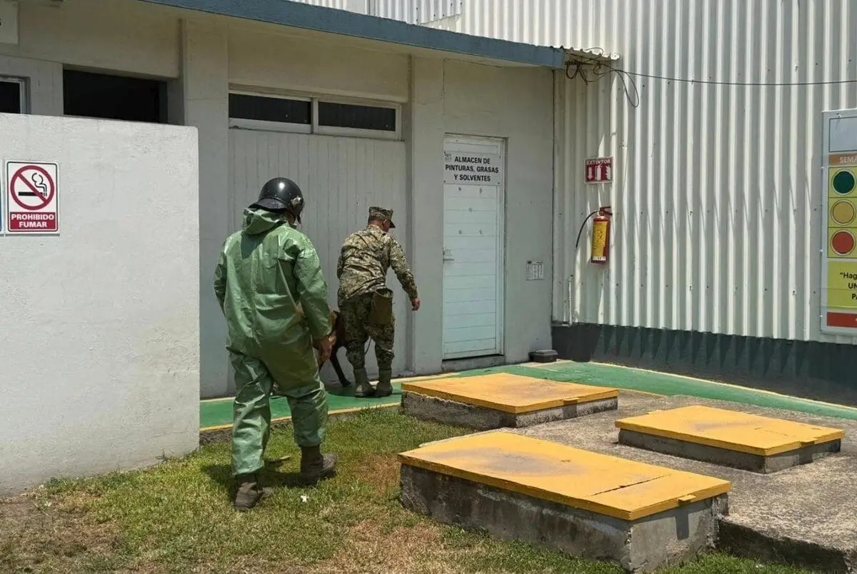 Elementos de Semar realizan simulacro de amenaza de explosivos en puerto de Coatzacoalcos