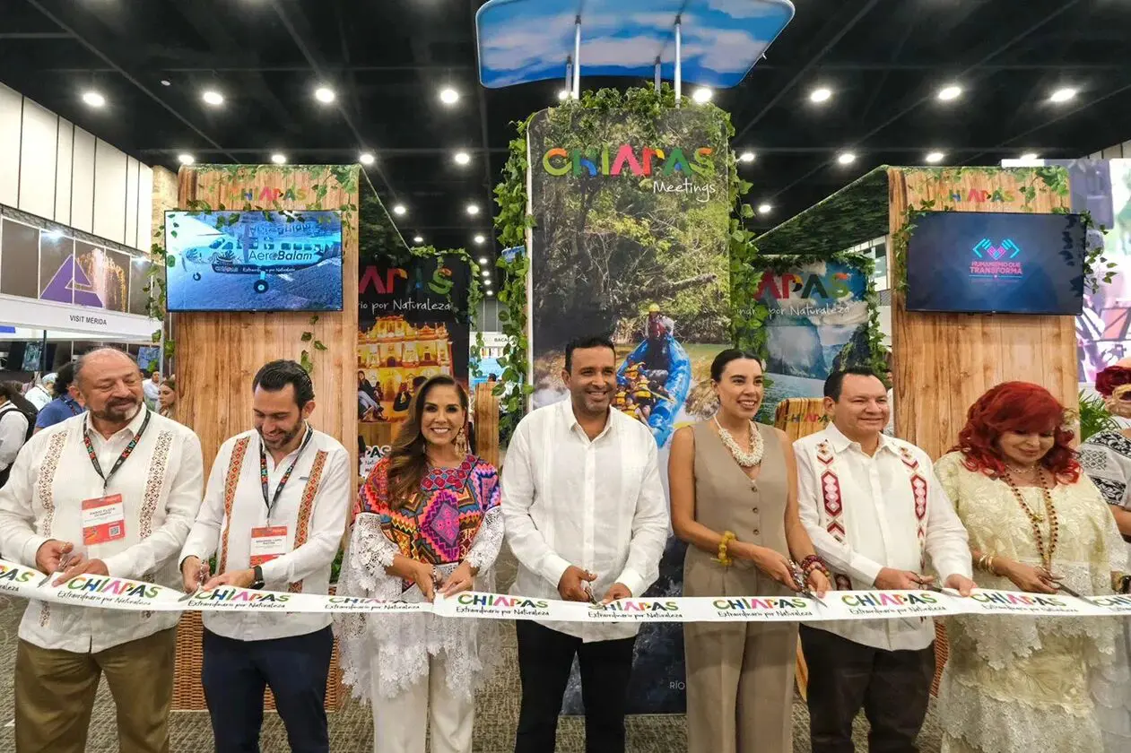 Group ribbon-cutting at Chiapas tourism booth