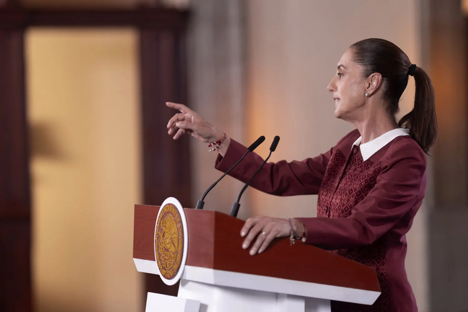Side-profile speaker gesturing from lectern