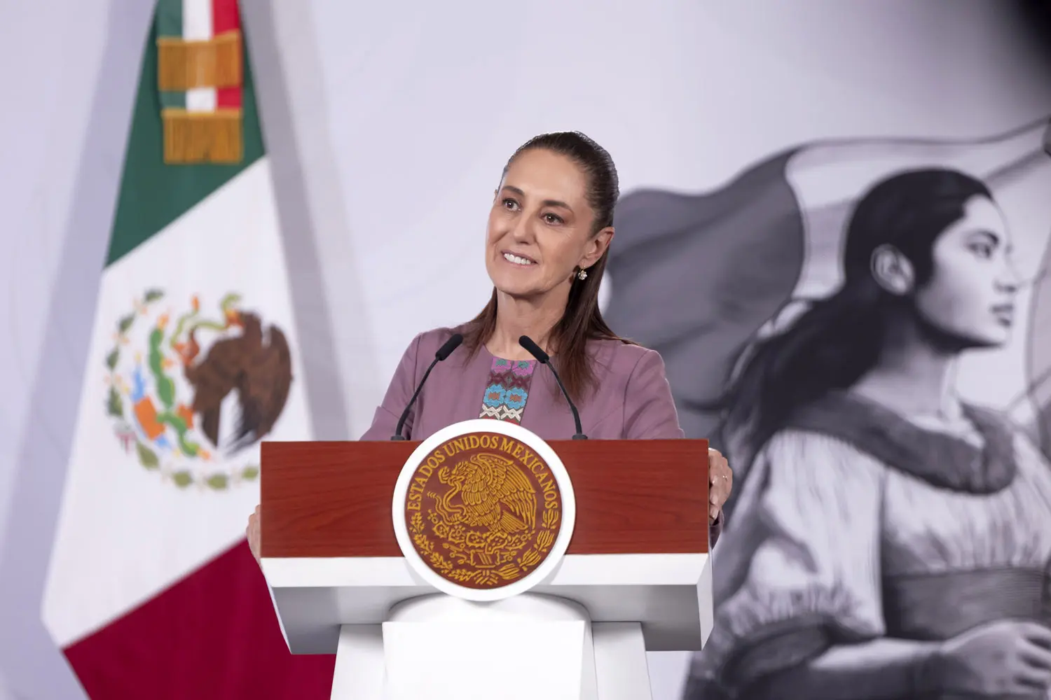 Sheinbaum destaca histórico plan energético con 32 mil MW y 70% de fuentes renovables