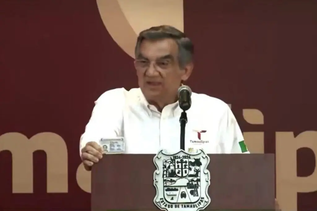 Américo Villarreal exhibe visa y rechaza versiones sobre supuesta cancelación por parte de EU