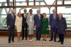 Barack Obama aprovecha inauguración de biblioteca y pide un Estados Unidos "sin reyes"