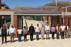 Claudia Sheinbaum inaugura CBTIS 290 en Tijuana junto a estudiantes y robots
