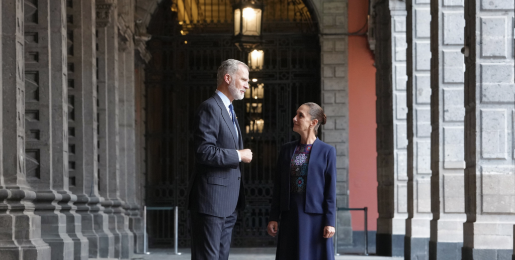 Claudia Sheinbaum y el rey Felipe VI conversan en Palacio Nacional durante visita oficial México-España