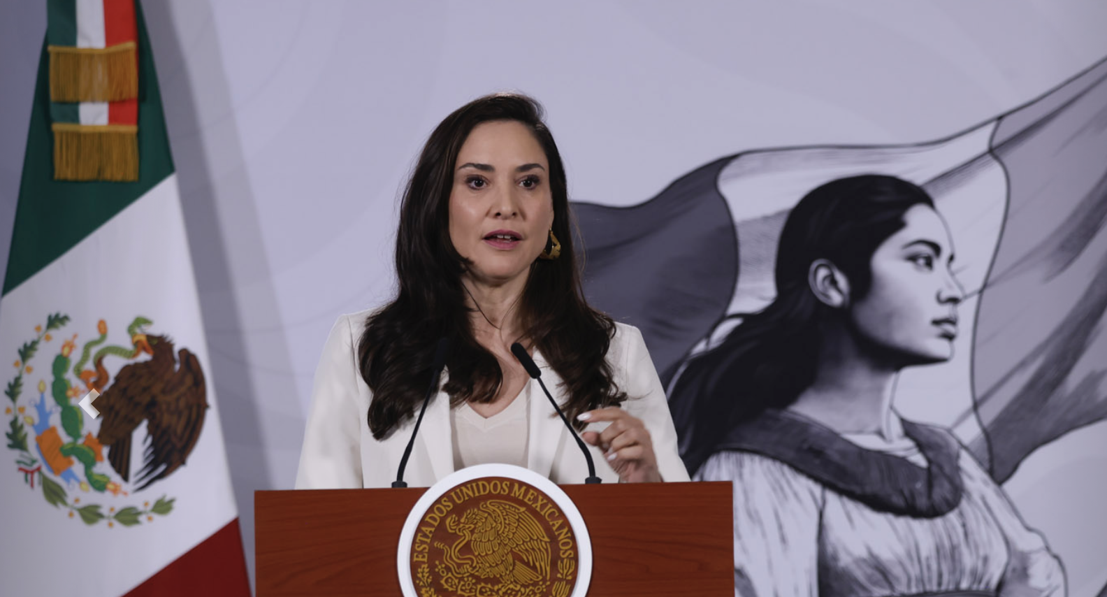 Claudia Curiel de Icaza en la mañanera de Palacio Nacional