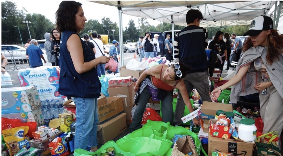 Centro de ayuda humanitaria con recepción de donaciones