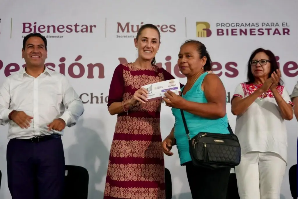 Claudia Sheinbaum entrega Becas Rita Cetina y Pensión Mujeres Bienestar en Chiapas