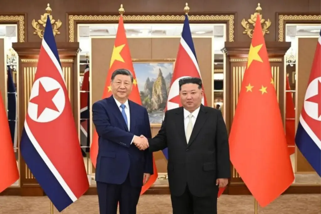 Xi Jinping abre "nuevo capítulo" con Corea del Norte; fortalecen alianzas militares y comerciales