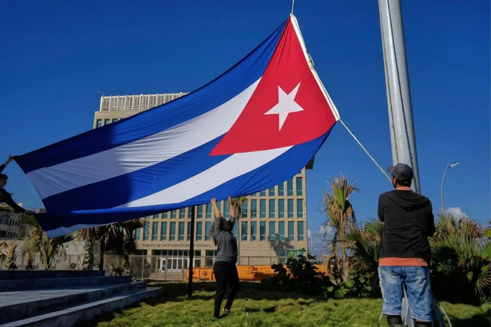 Cuba aprueba amplio paquete de reformas para abrir su mercado