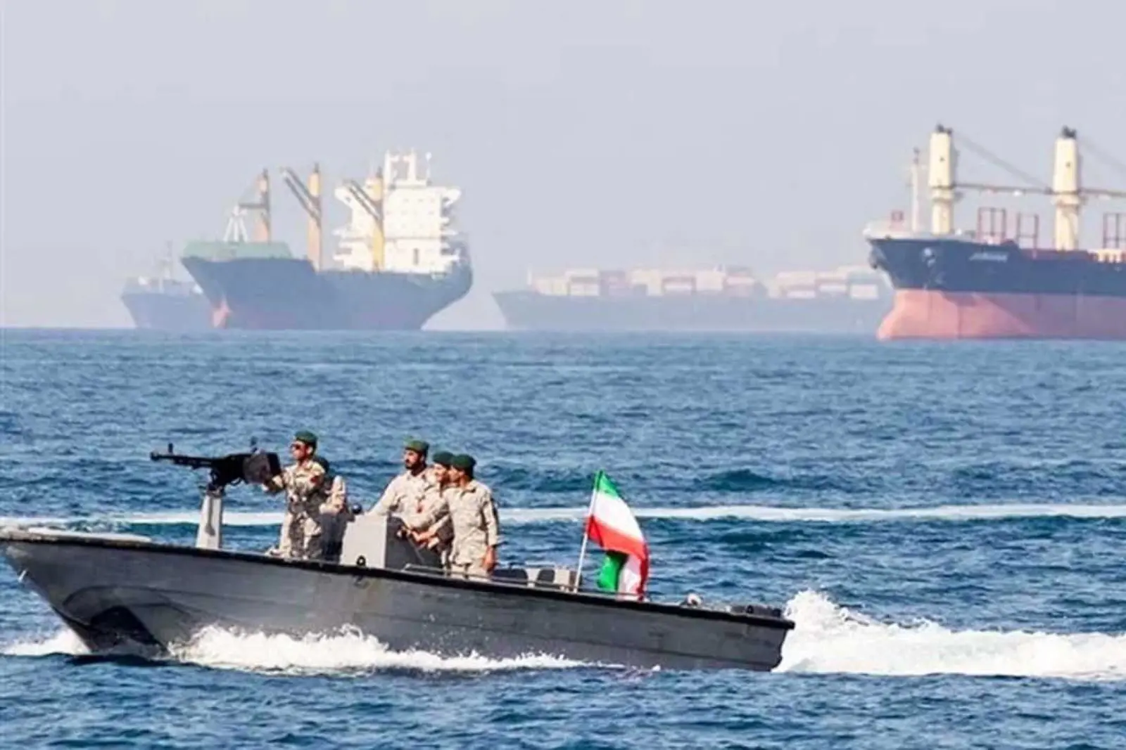 Estados Unidos e Irán se atacan nuevamente en el estratégico estrecho de Ormuz