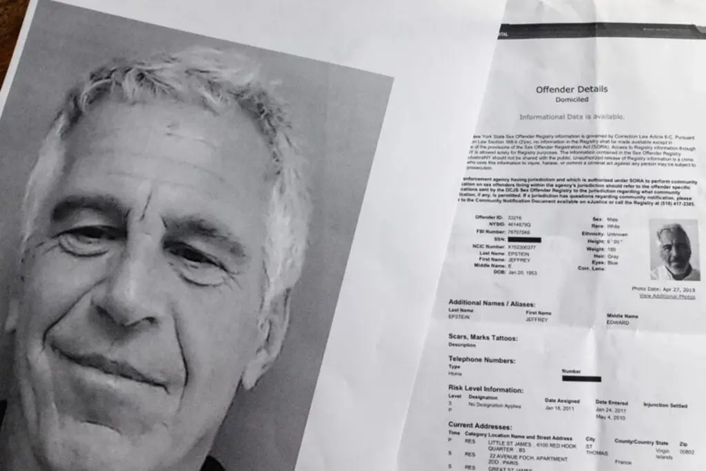 Juez de EU ordena revelar el contenido censurado de los archivos Epstein