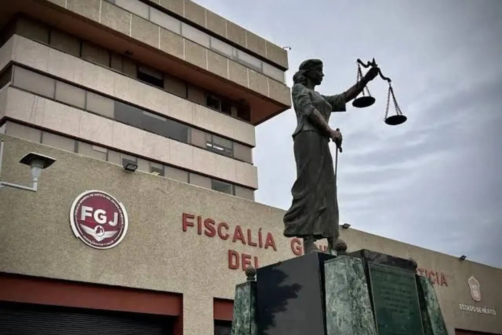10 funcionarios y ex funcionarios vinculados por presunto fraude en venta de plazas en Edomex