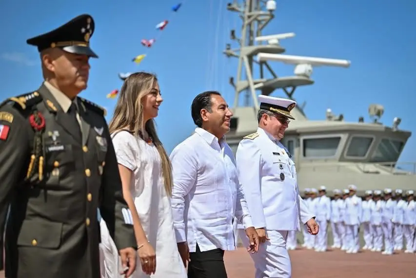 Eduardo Ramírez rinde homenaje a los trabajadores de la Secretaría de Marina
