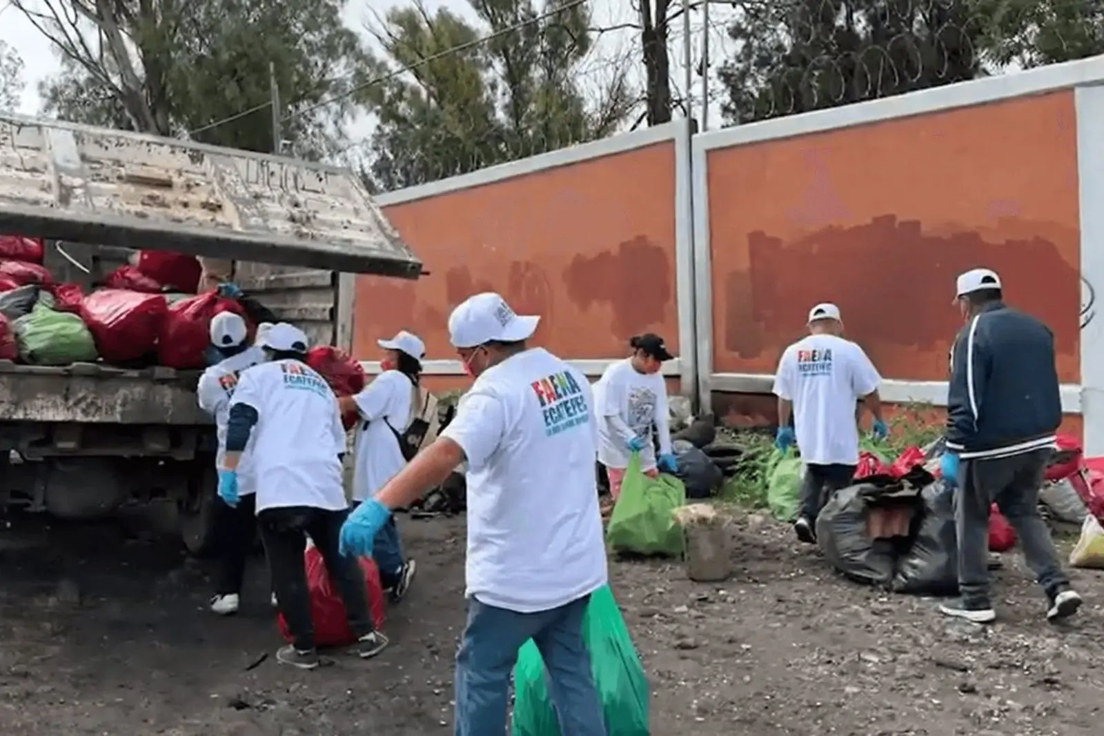 Ecatepec hace historia con faena de limpieza más grande de México