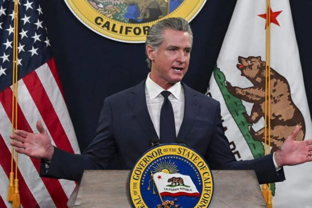 Gobernador de California acusa a Donald Trump de iniciar investigación en su contra