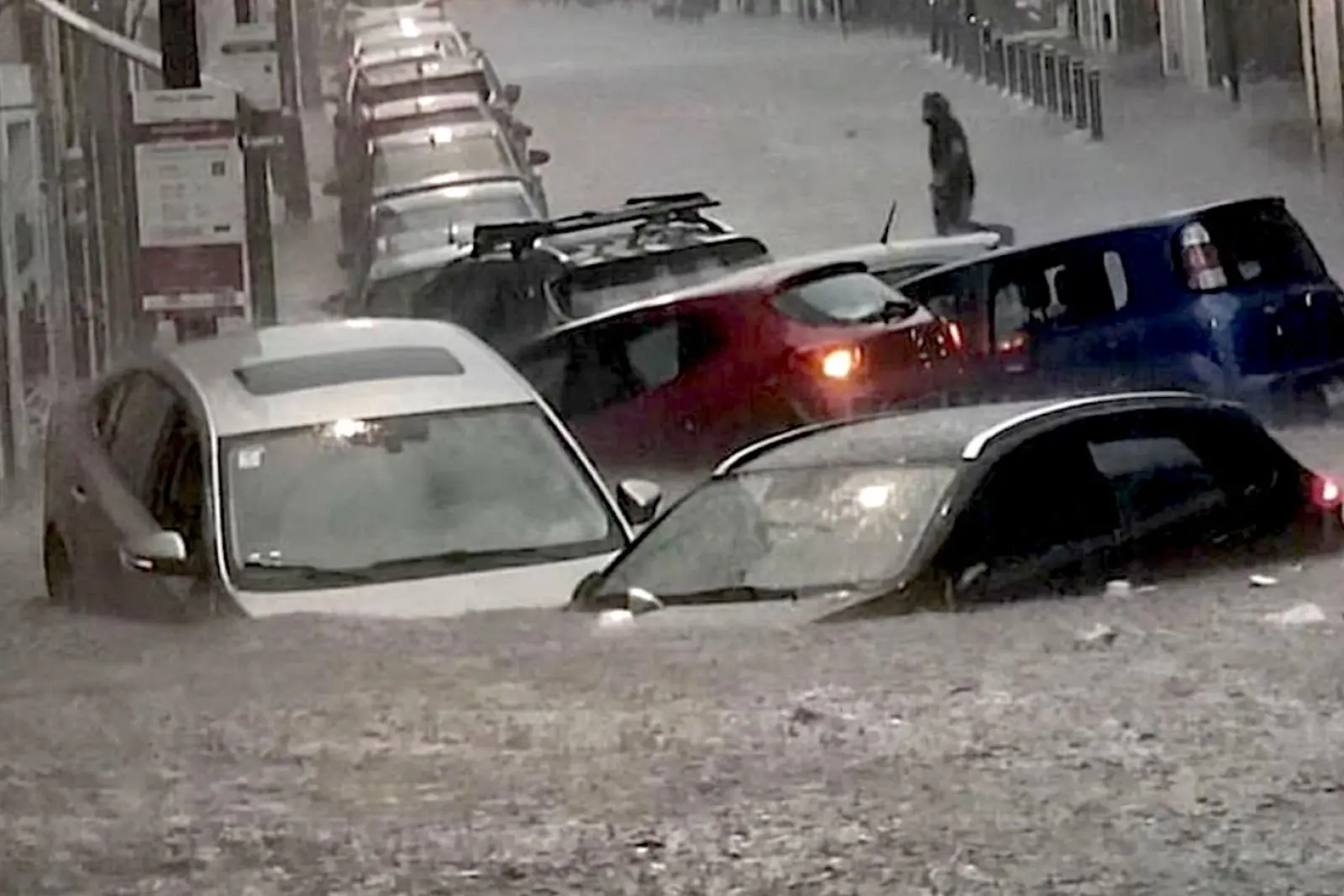 Fuertes lluvias en Puebla dejan un muerto, inundaciones y severo colapso vial