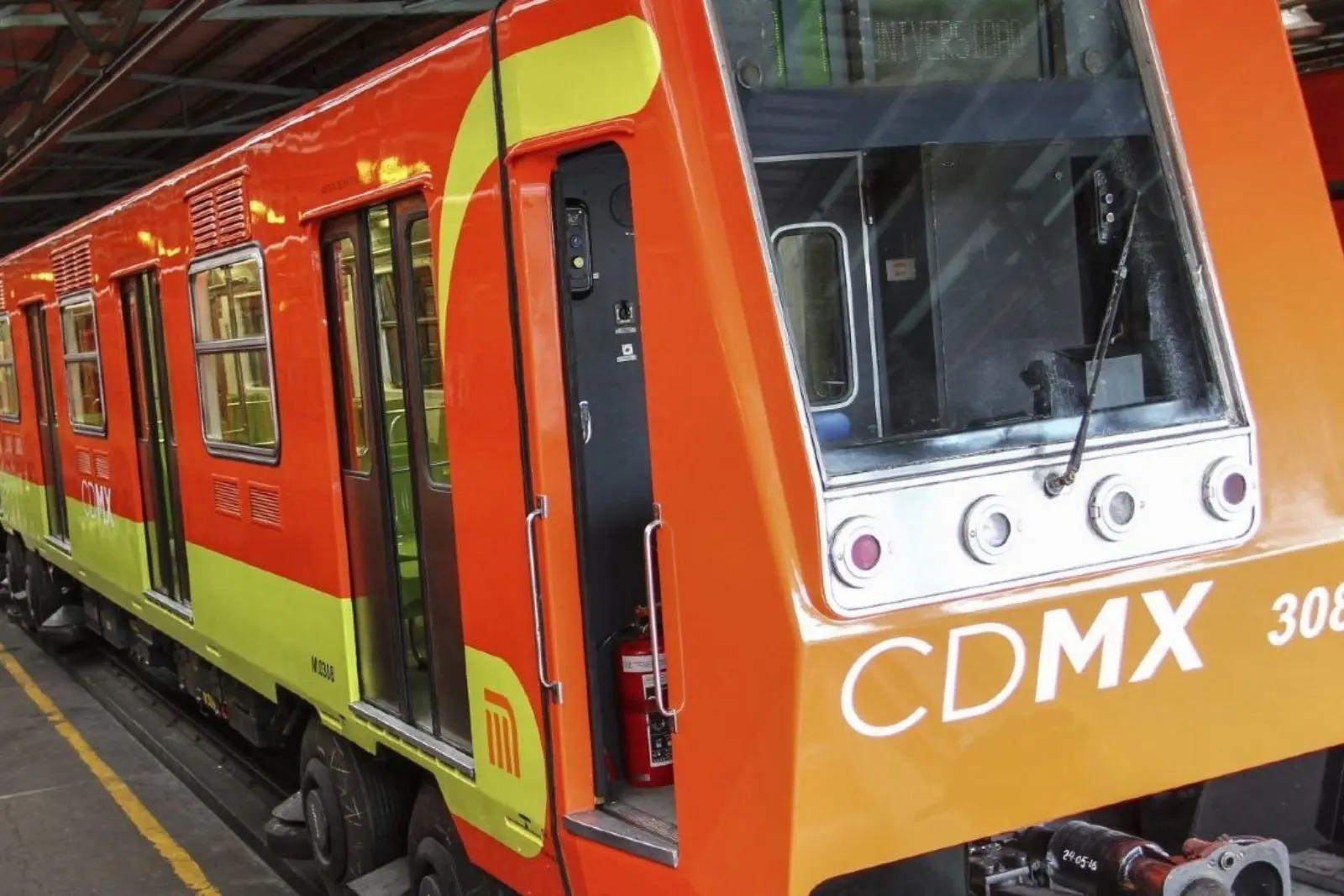 Metro instala muros antigraffiti en Línea 2 para agilizar limpieza