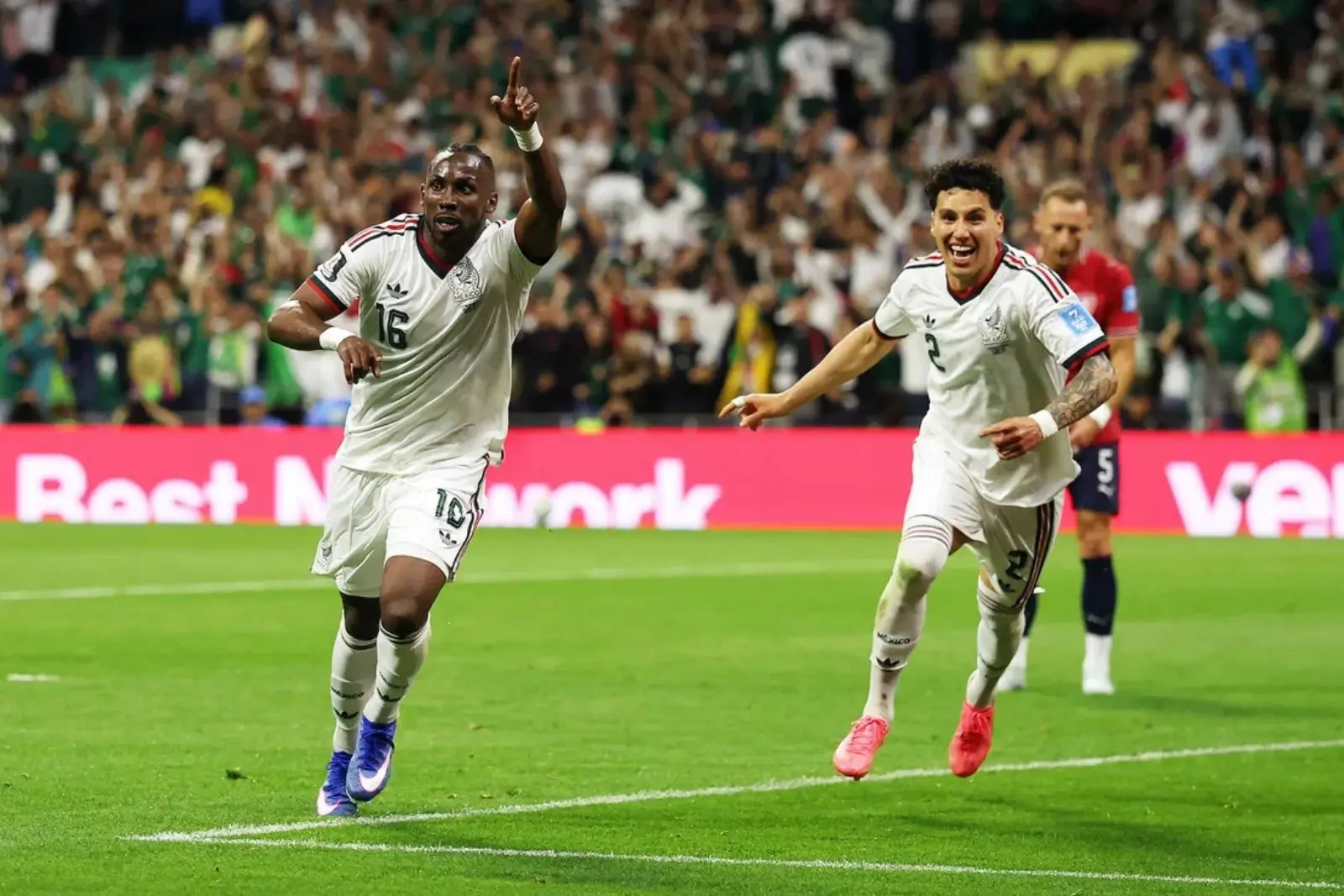 México consigue 9 puntos por primera vez en un Mundial; así se vivió toda la jornada futbolística