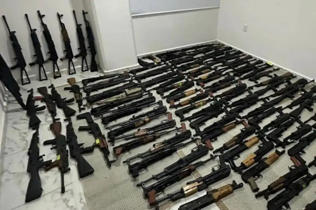 Aseguran arsenal con 108 armas, 50 granadas y más de 51 mil cartuchos en Veracruz