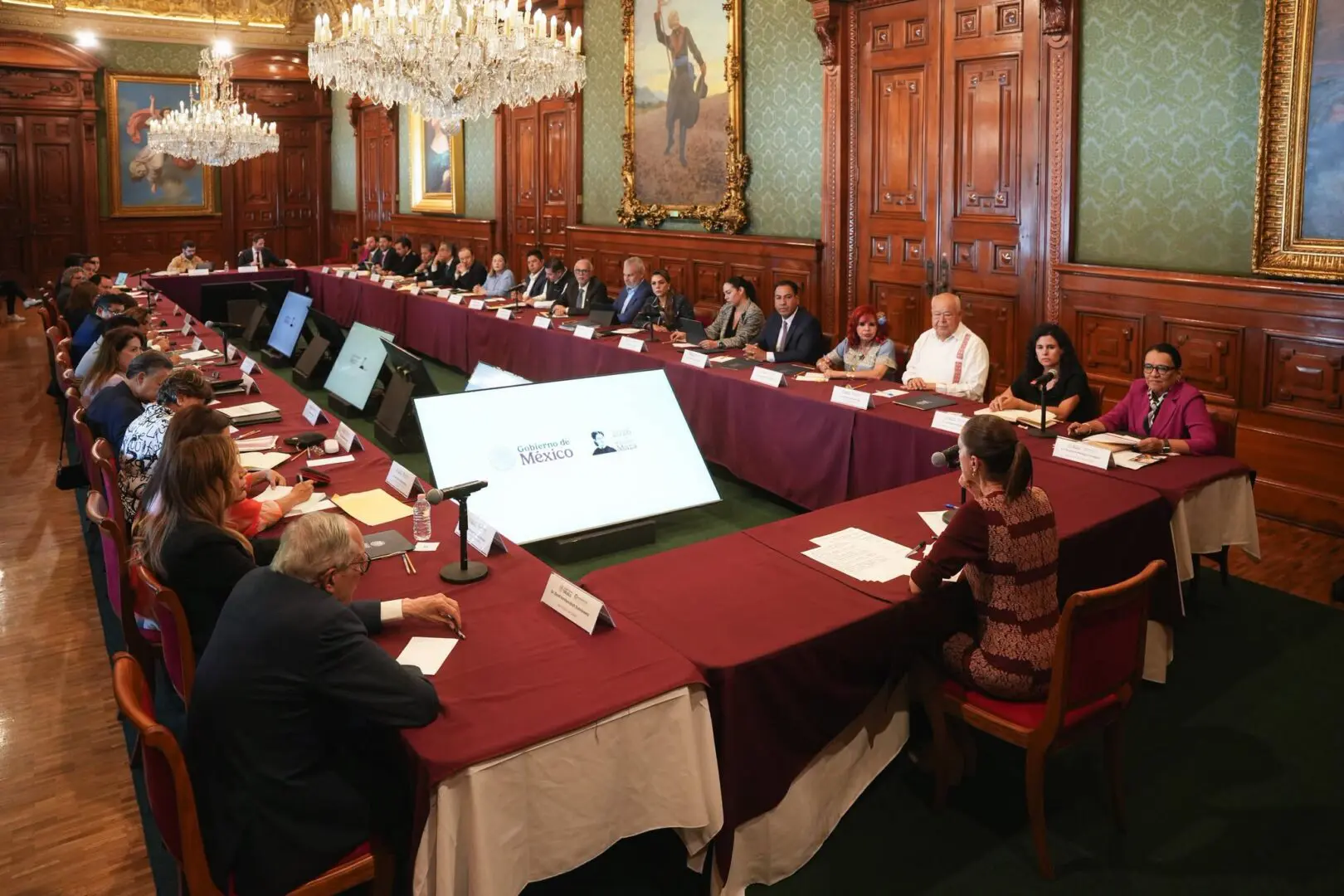 Gobernadores y autoridades federales analizan avances del sistema de salud pública