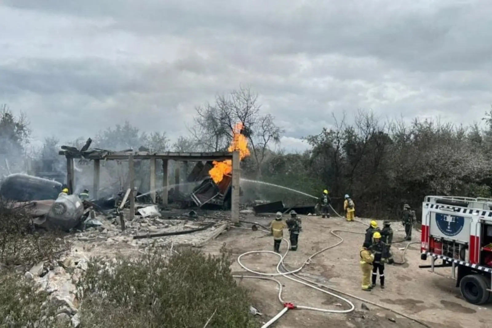 Explosión en centro de pipas de gas provoca al menos tres muertes en Puebla