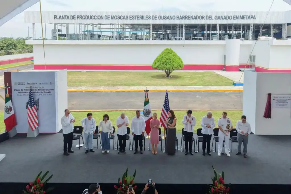 Claudia Sheinbaum inaugura planta binacional contra el gusano barrenador en Chiapas