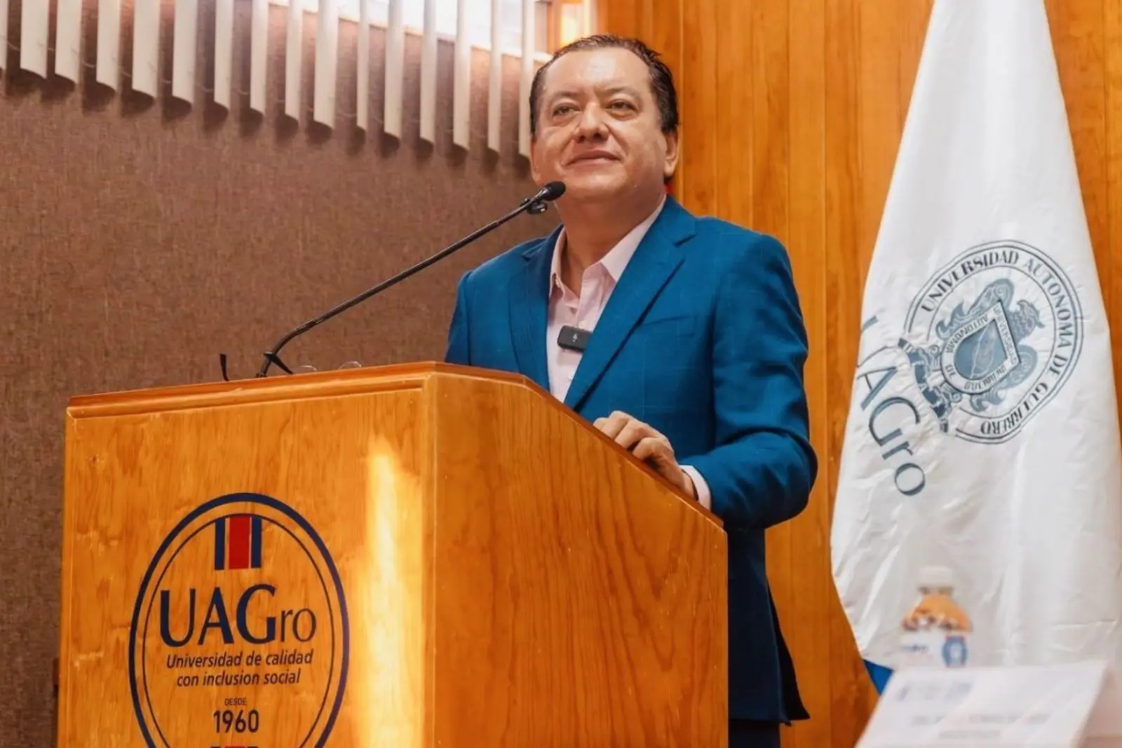 Javier Saldaña deja Rectoría de la UAGro; busca gubernatura de Guerrero