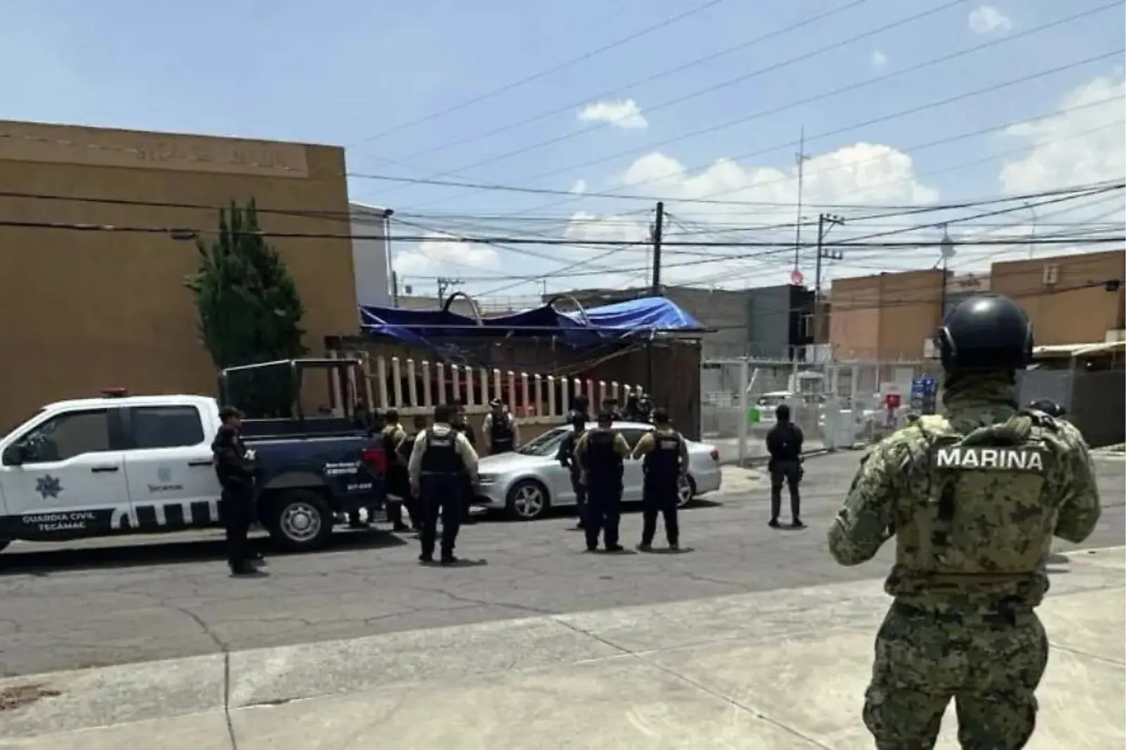 Hombre armado toma como rehenes a familiares en Tecámac; los amagó a punta de pistola