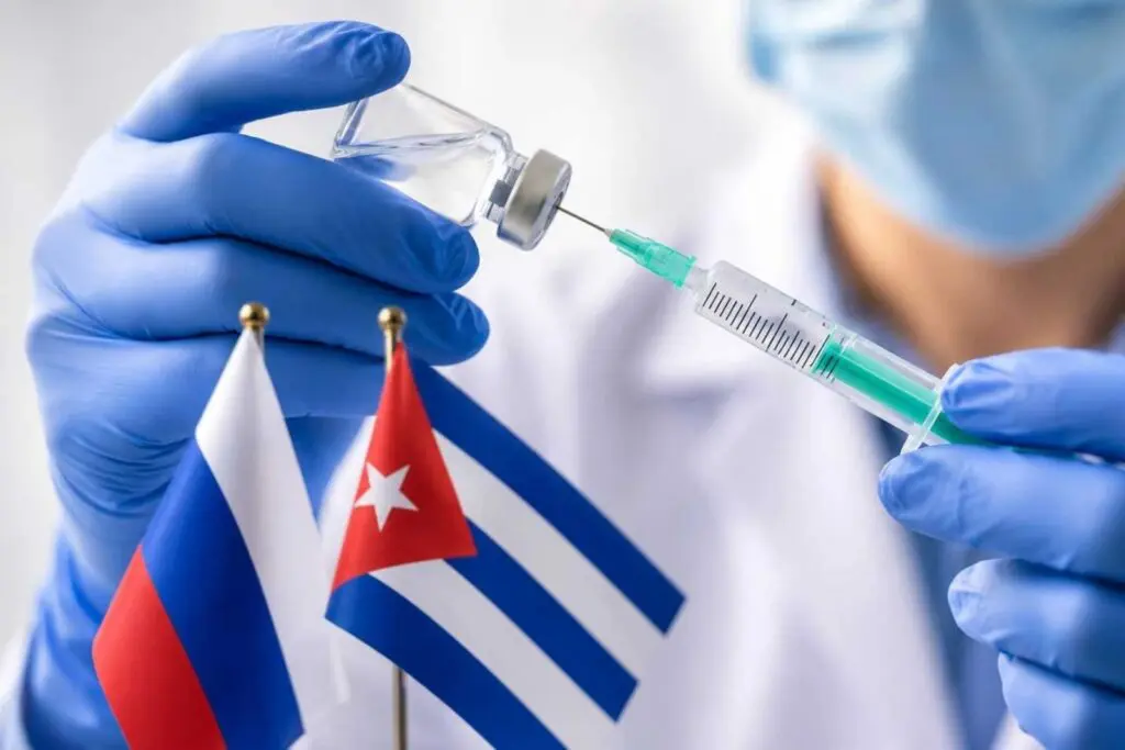 Cuba y Rusia crean primera farmacéutica conjunta; buscan combatir el cáncer