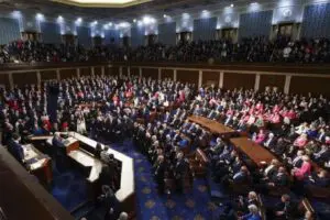 Senado de Estados Unidos aprueba resolución para frenar acciones militares contra Irán
