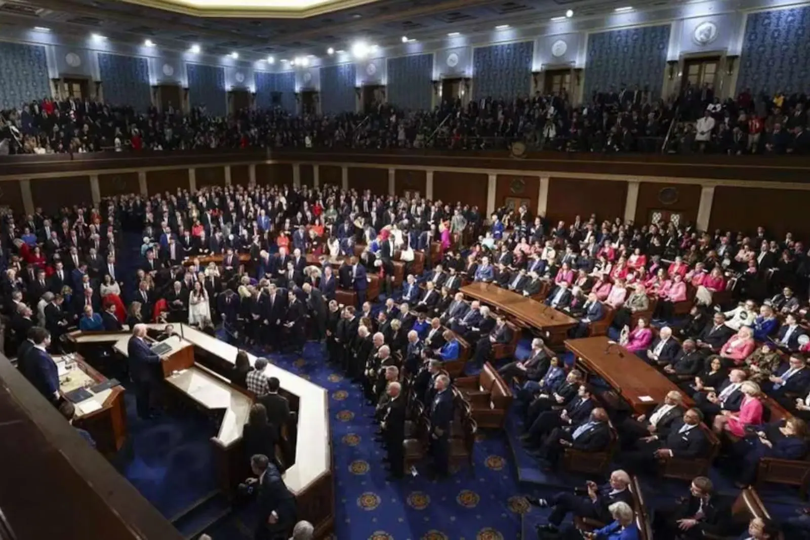 Senado de Estados Unidos aprueba resolución para frenar acciones militares contra Irán