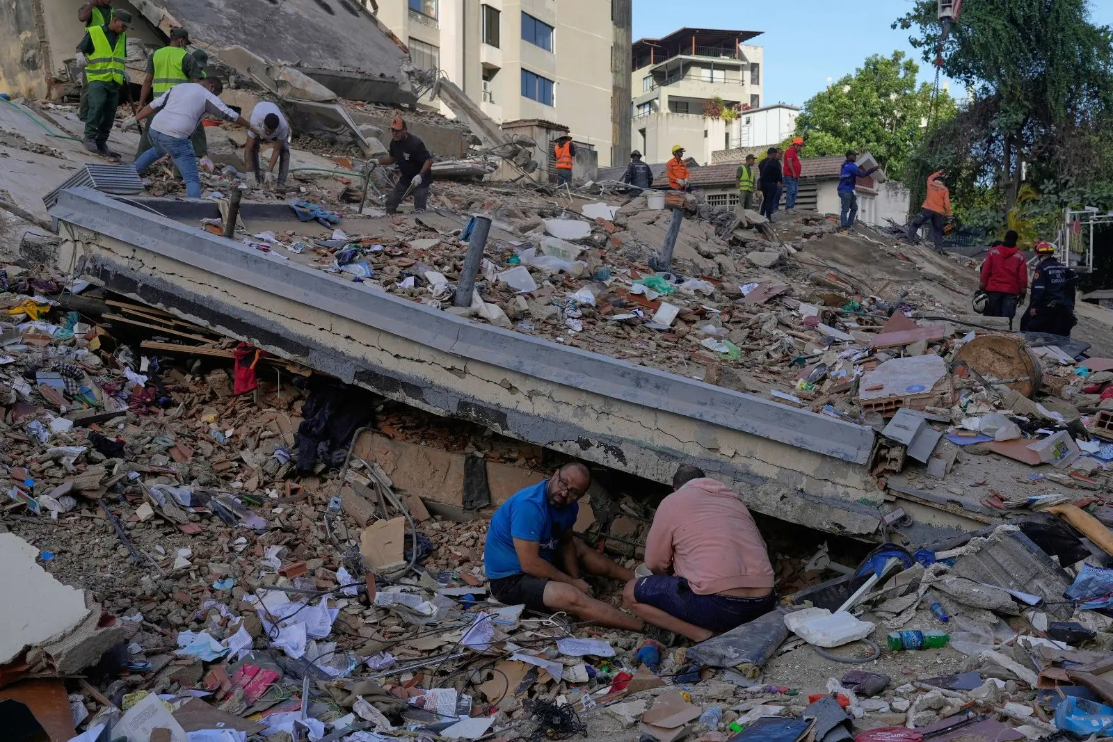 Venezuela aumenta a 235 muertos y más de 4,000 heridos tras devastadores sismos