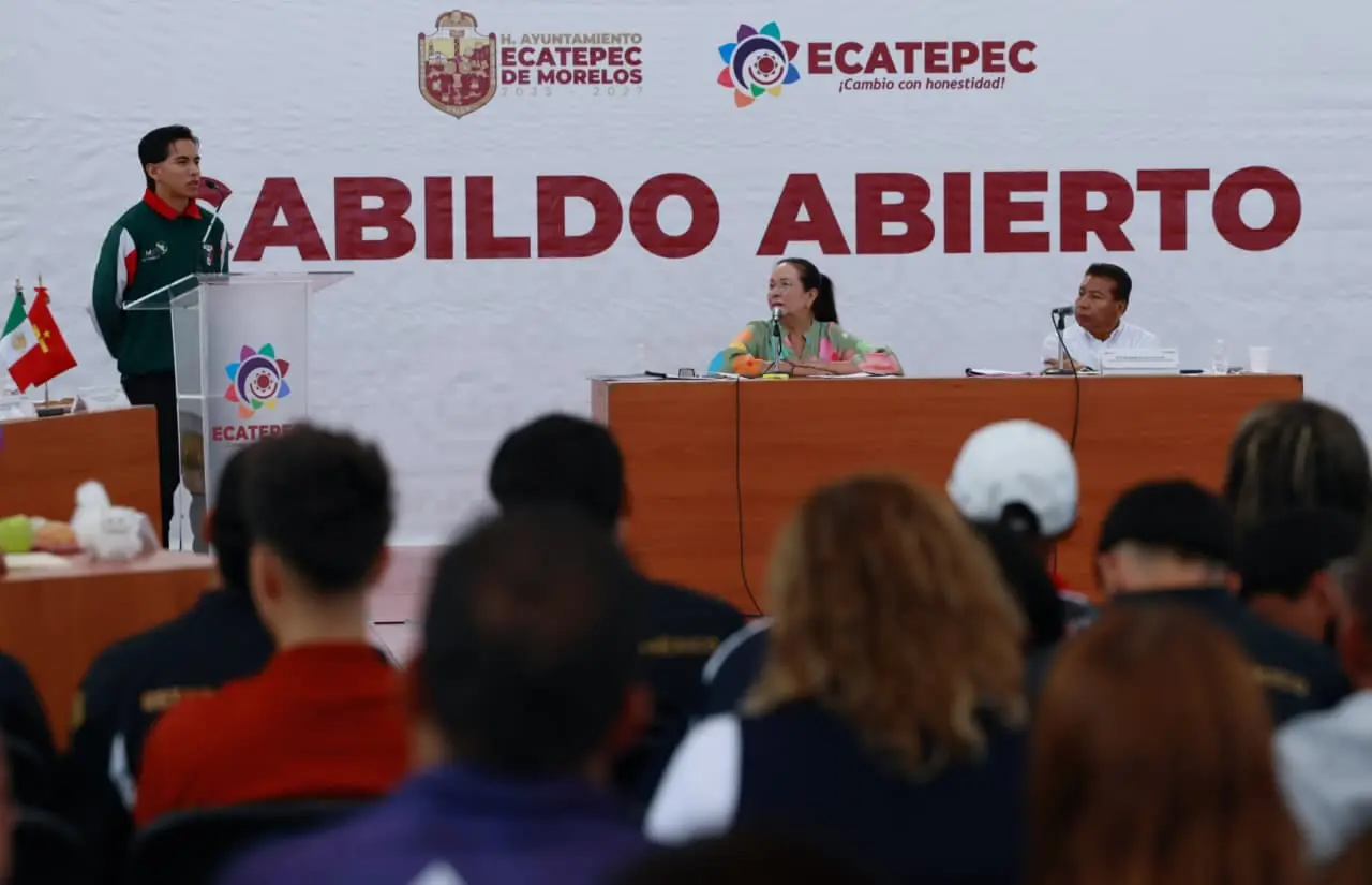 Participante expone propuestas durante sesión de Cabildo Abierto sobre deporte comunitario en Ecatepec