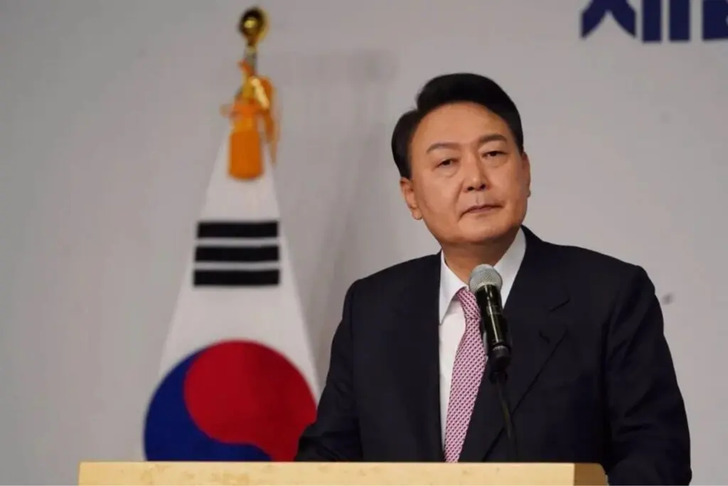 Condenan a 30 años de prisión al ex presidente surcoreano Yoon Suk Yeol