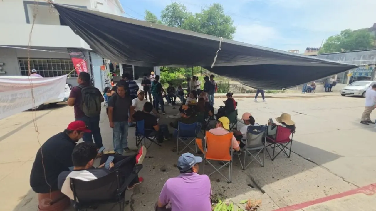 CNTE intensifica protestas en Oaxaca y Chiapas; provocan desabasto y bloqueos en centros comerciales
