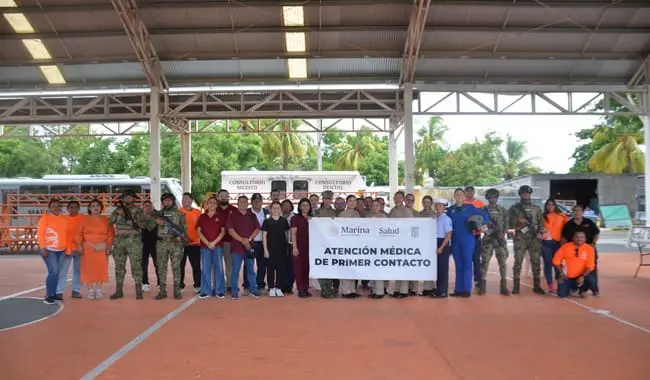 Brigadas multidisciplinarias de la Secretaría de Marina llevaron consultas, prevención de salud y apoyo social a comunidades alejadas del litoral mexicano.