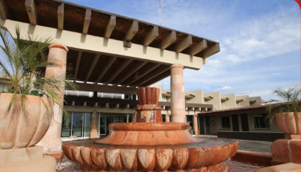 Entrega del Hotel Parador al gobierno de Zacatecas en debate legislativo por adeudo del Issstezac y defensa de pensionados.