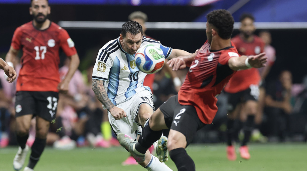 Messi celebra durante la remontada de Argentina ante Egipto en los octavos de final del Mundial 2026.