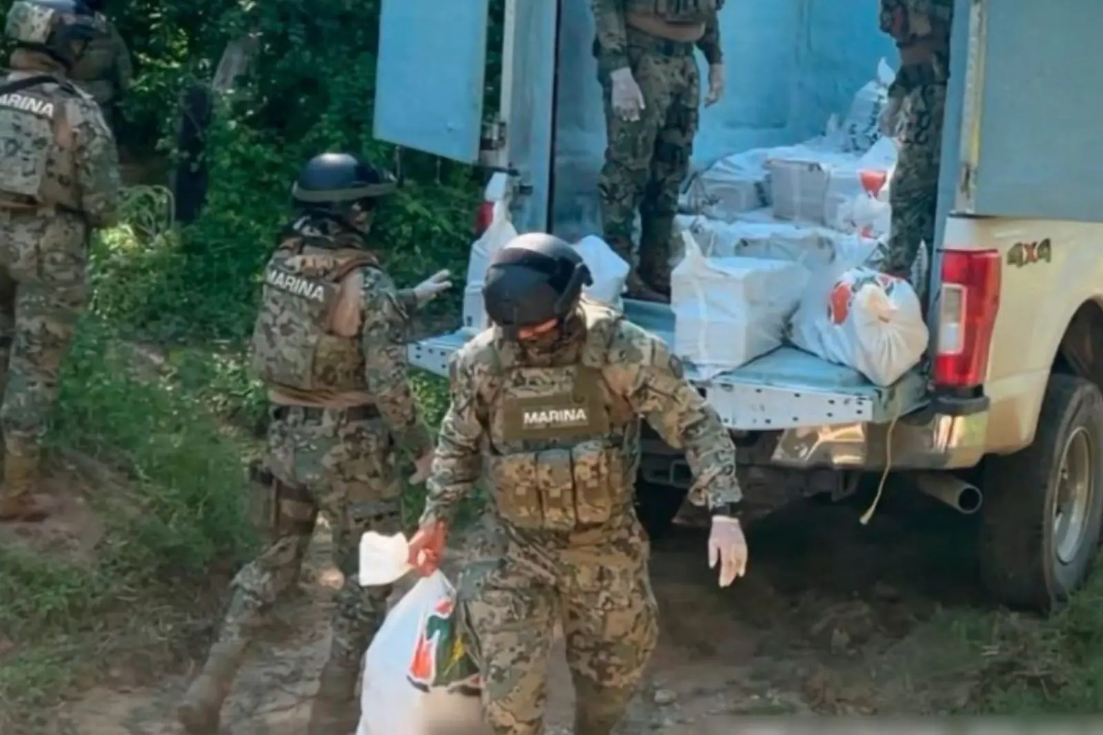 Golpe al narcotráfico en Chiapas: Marina asegura 834 kilos de cocaína en vehículo abandonado