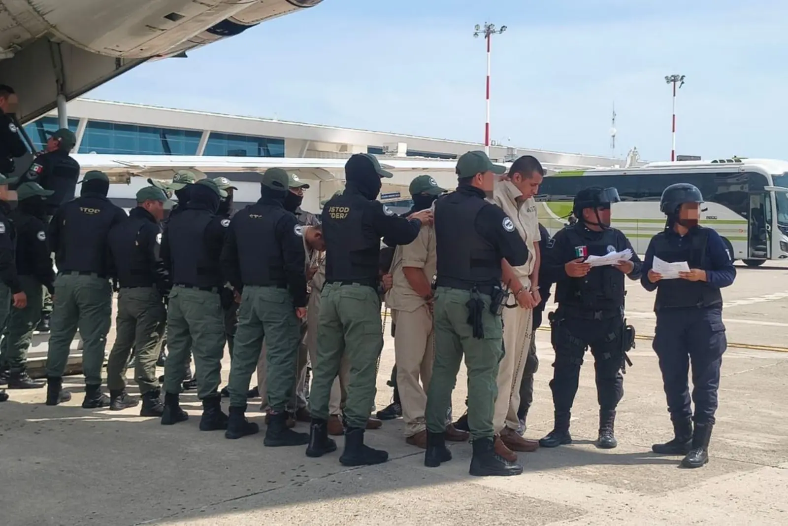 Refuerzan seguridad en Chiapas; trasladan a 45 reos de alta peligrosidad desde penales federales