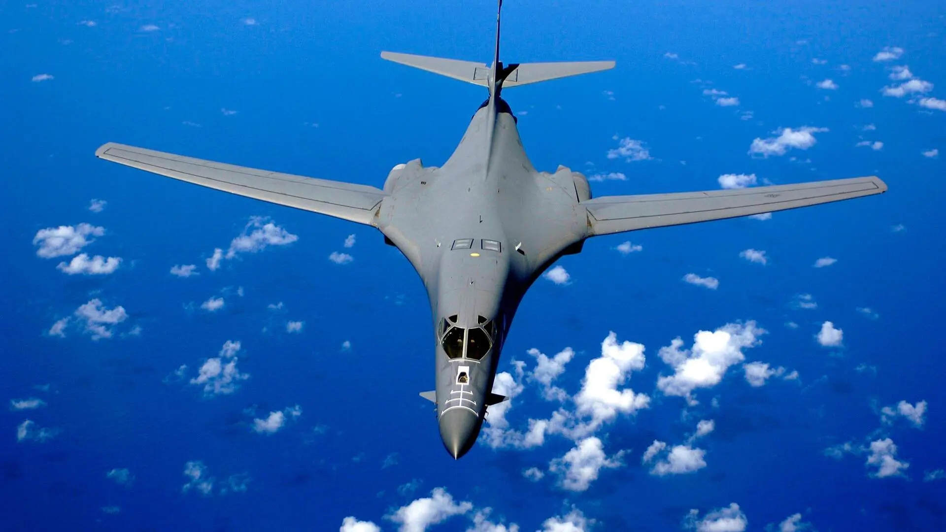 Un bombardero estratégico B-1B Lancer de la Fuerza Aérea de Estados Unidos durante un vuelo de entrenamiento. Foto: U.S. Air Force / Staff Sgt. Bennie J. Davis III (dominio público).
