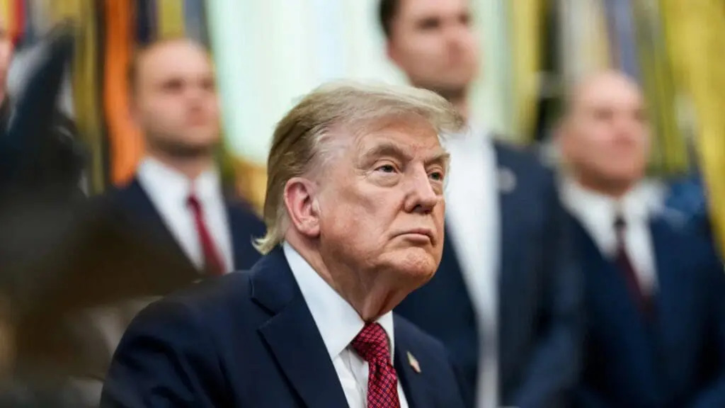 El presidente Donald Trump lanzó nuevas amenazas contra Irán tras el ataque con misiles a bases estadounidenses en Jordania y confirmó bombardeos en Irak.