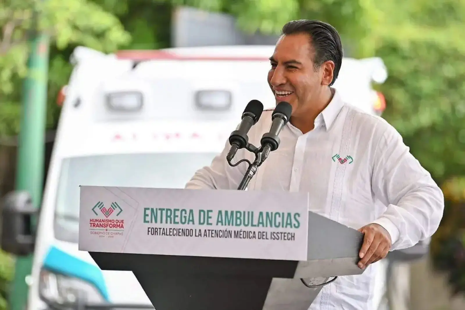 Gobierno de Chiapas entrega ambulancias al Isstech para fortalecer atención médica
