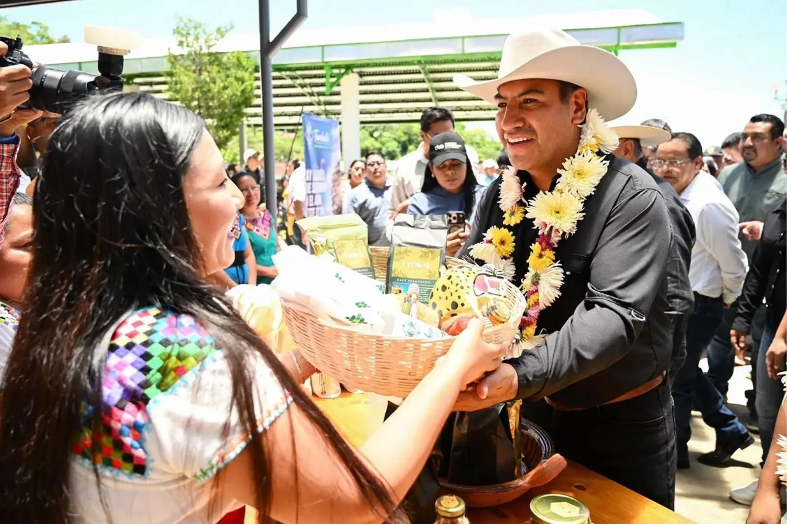 Eduardo Ramírez fortalece sector cafetalero y pone en marcha obras en Tumbalá y Yajalón